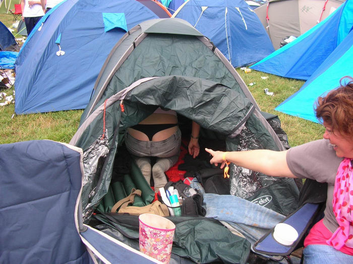 Моя жена в палатке фото