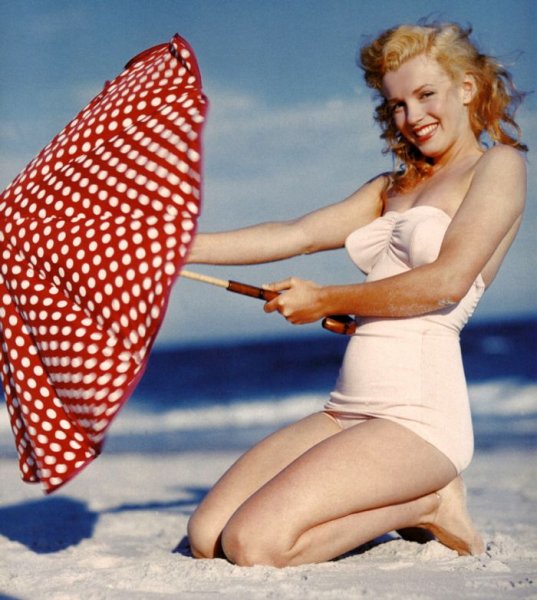 Marilyn Monroe    1946  (12 )