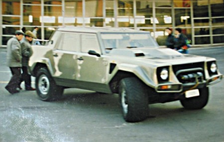  Lamborghini LM002