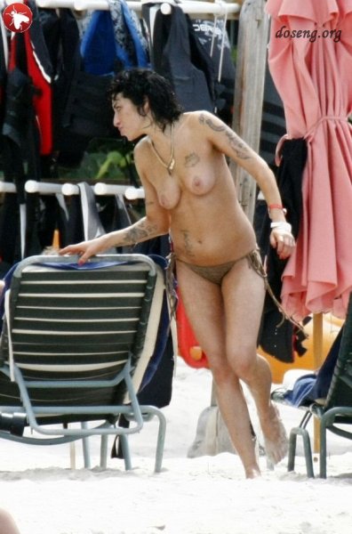  Amy Winehouse ( ) (12 )