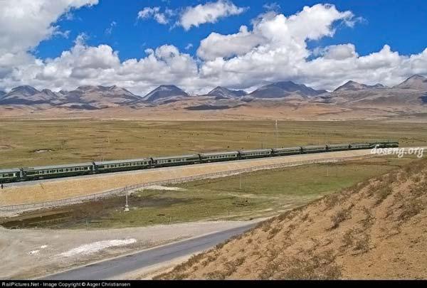 Цинхай-Тибетская железнодорожная магистраль - дорога на крышу мира (31 фото)