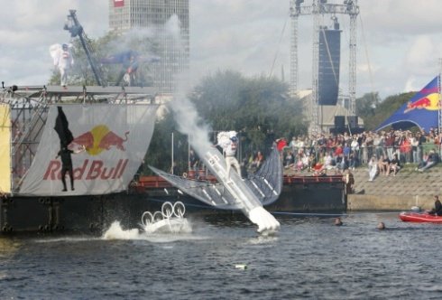 Red Bull Flugtag   (28 )