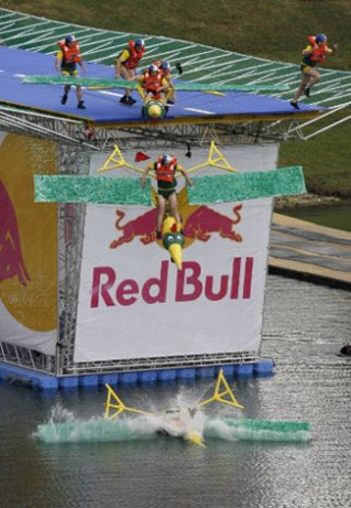 Red Bull Flugtag   (28 )