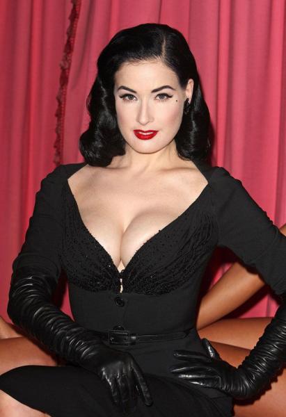    (Dita von Teese) (10 )