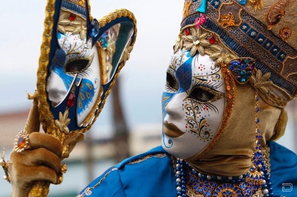    (Carnevale di Venezia)