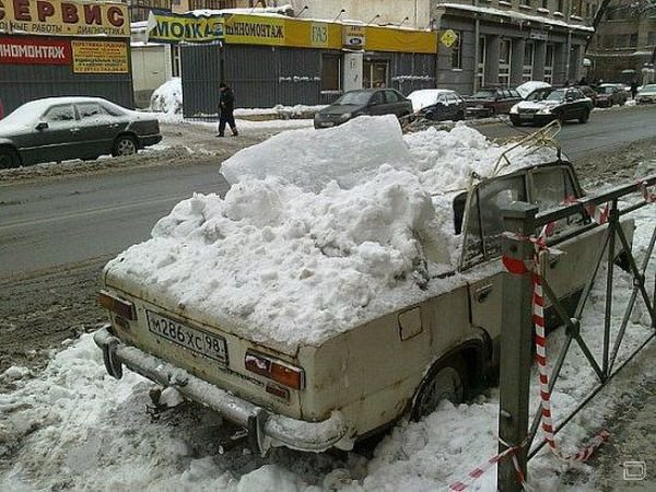 Как промышленные альпинисты разбивают машины, фото из блога одного 
из них (15 фото)