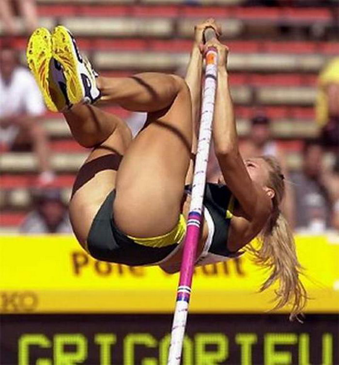 Эротика спортсменки которая любит прыгать на шаре
