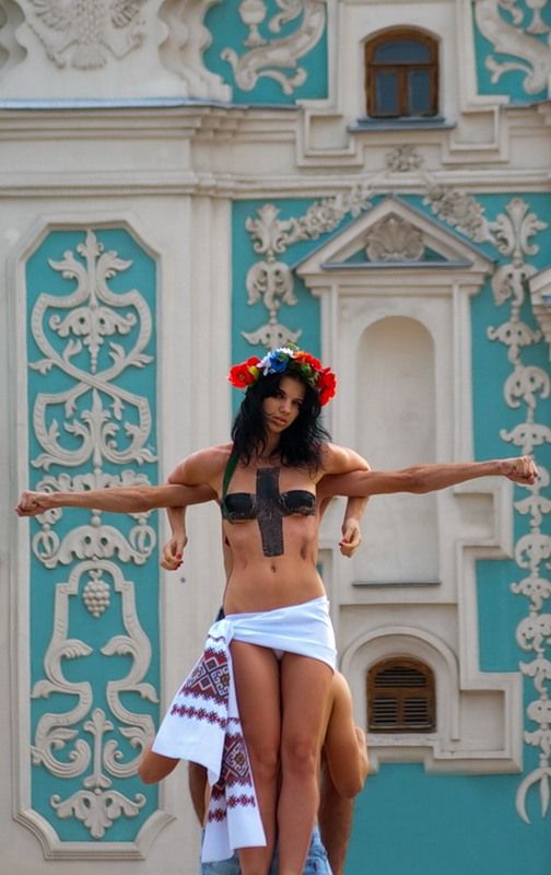  Femen: ",  i  i" (32 +)