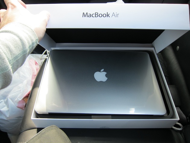     MacBook Air (19 )