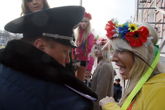 Femen  )