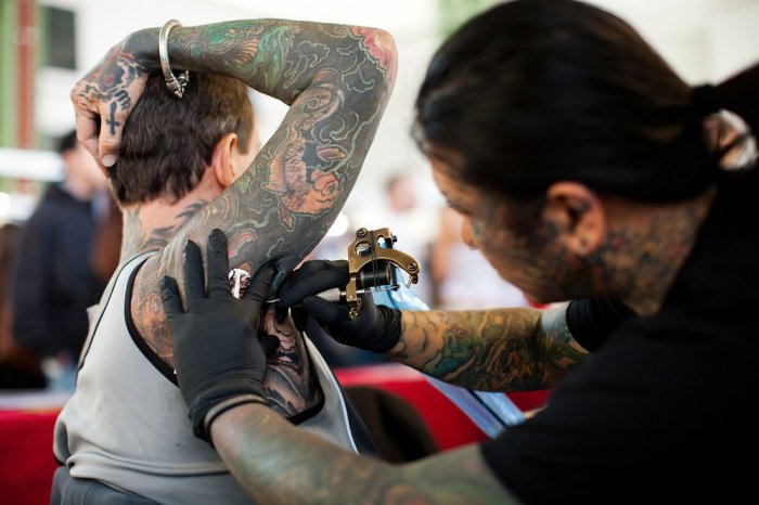 20-    "Tattoo Convention Berlin".