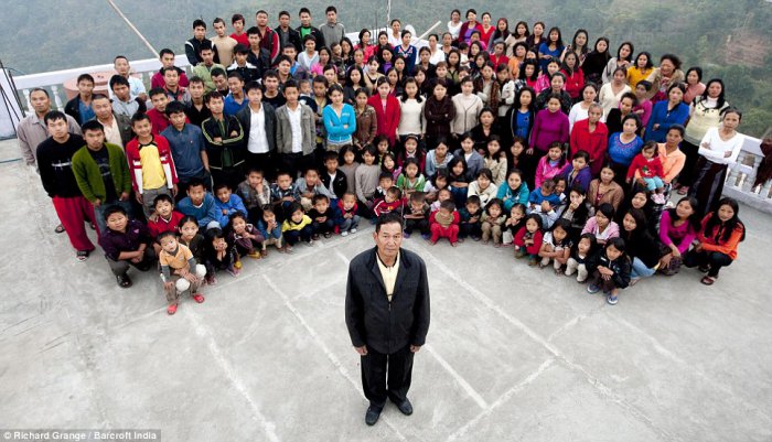 Самая большая семья в мире (4 фото)