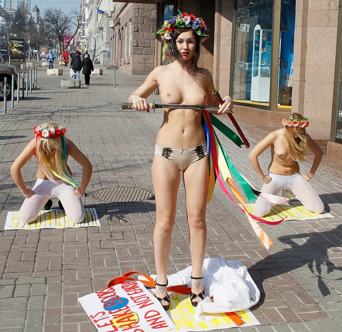 FEMEN    