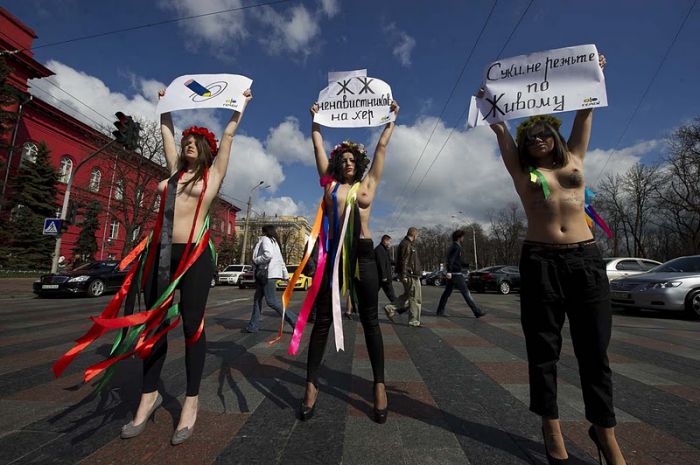   FEMEN "   "