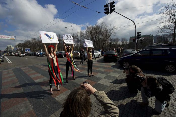   FEMEN "   "