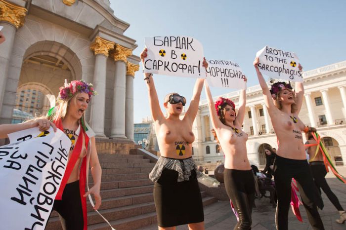  FEMEN   