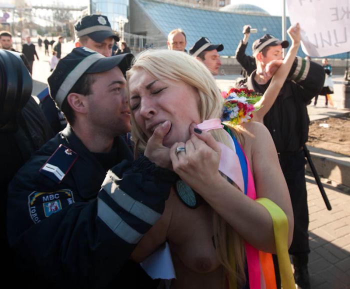  FEMEN   