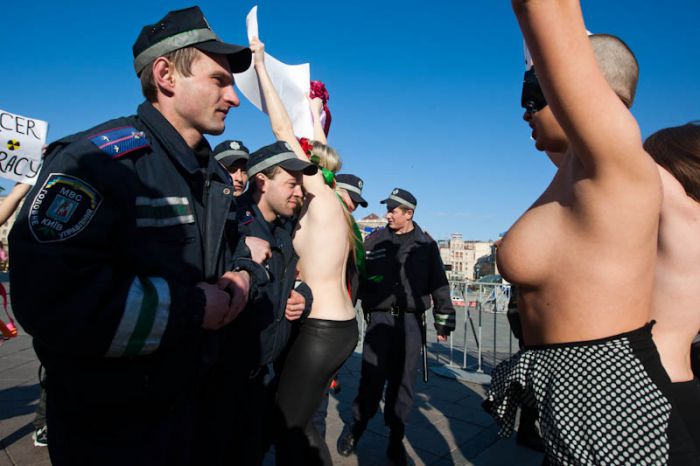  FEMEN   