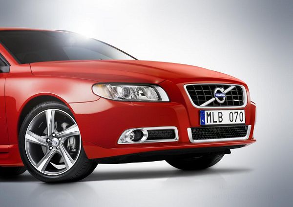  Volvo V70 R-Design