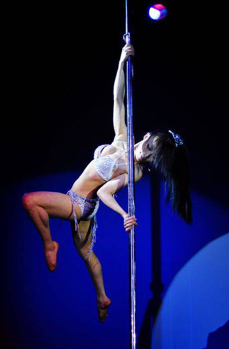      Pole Dance.