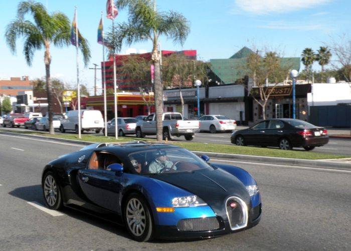   Bugatti Veyron (10 )