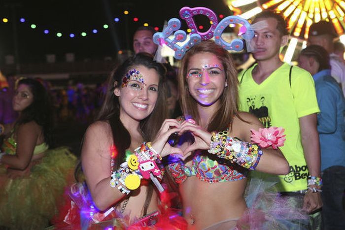   Electric Daisy Carnival (50 )