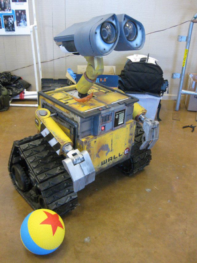    WALL-E (8 )