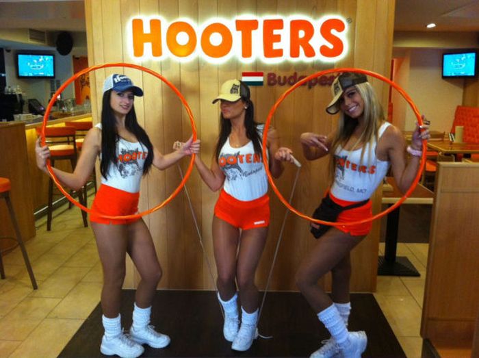     Hooters   (86 )