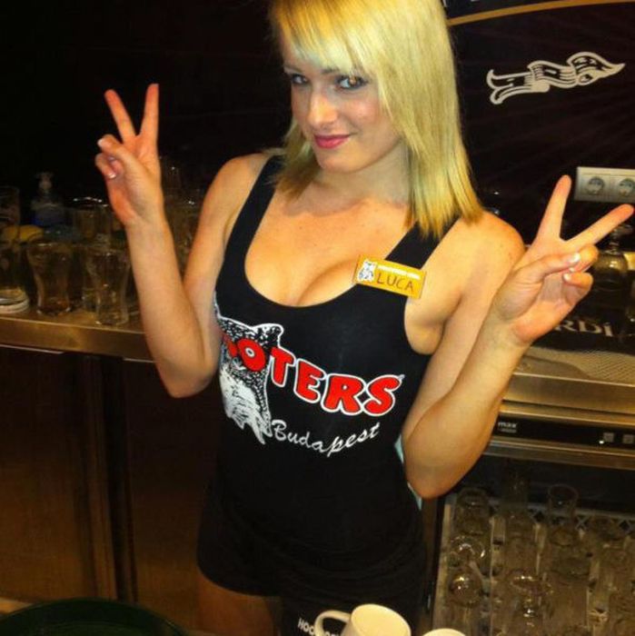     Hooters   (86 )