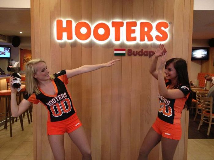     Hooters   (86 )