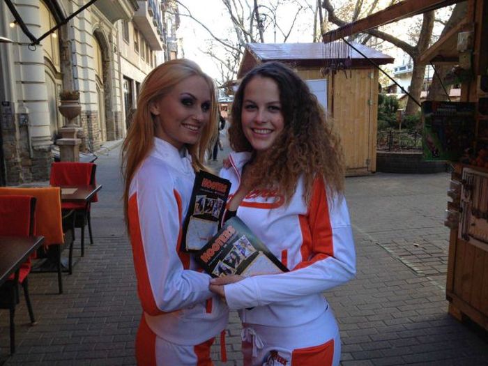     Hooters   (86 )