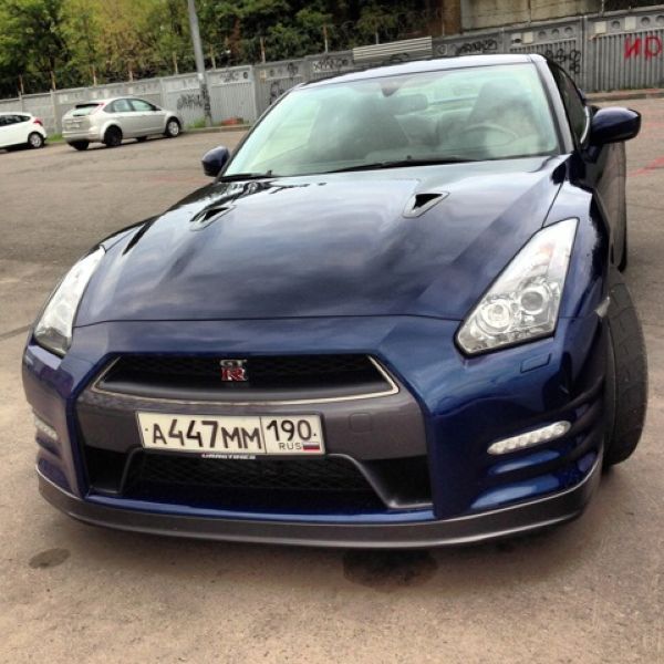   Nissan GT-R