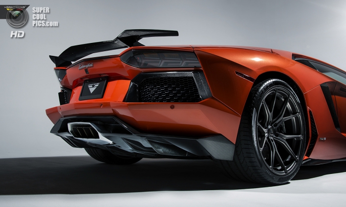 Lamborghini Aventador LP 700-4.