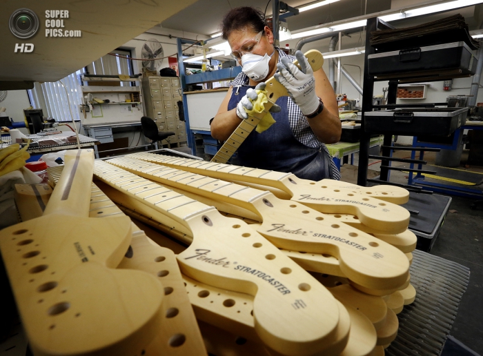 60-  Fender Stratocaster