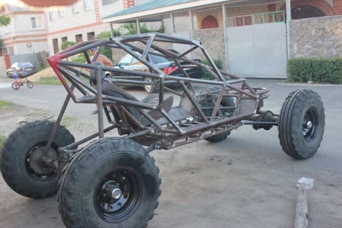  Constrictor 4x4