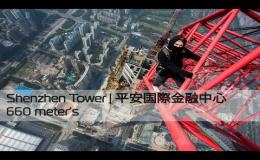 Парни залезли на самое высокое в мире здание