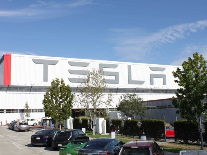  Tesla Motors