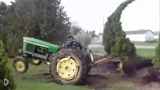 Дерево жестко наказывает тракториста