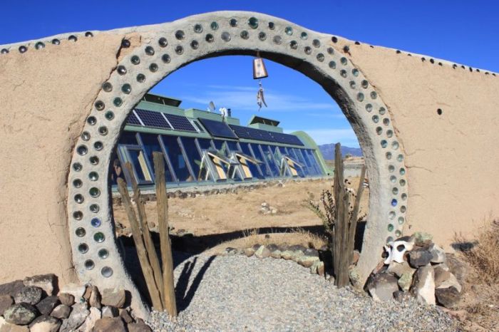  Earthships