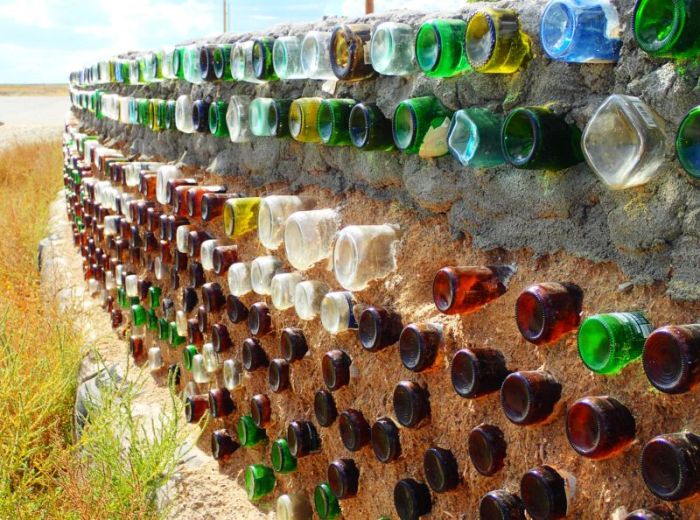  Earthships