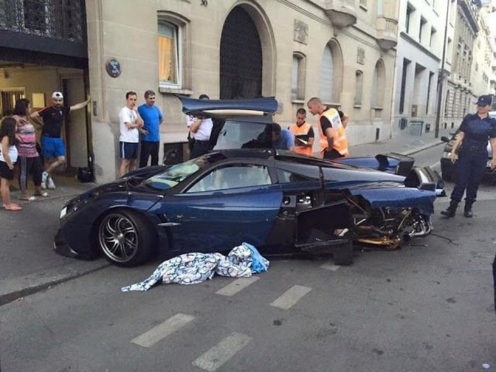      Pagani Huayra,    