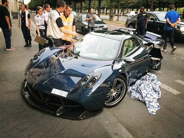      Pagani Huayra,    