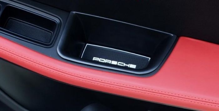   : Porsche Macan    
