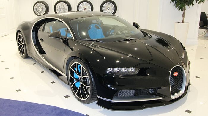  Bugatti Chiron   220  