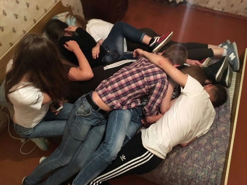 Смотреть онлайн Русские студентки выпили с мужиком и потрахались бесплатно