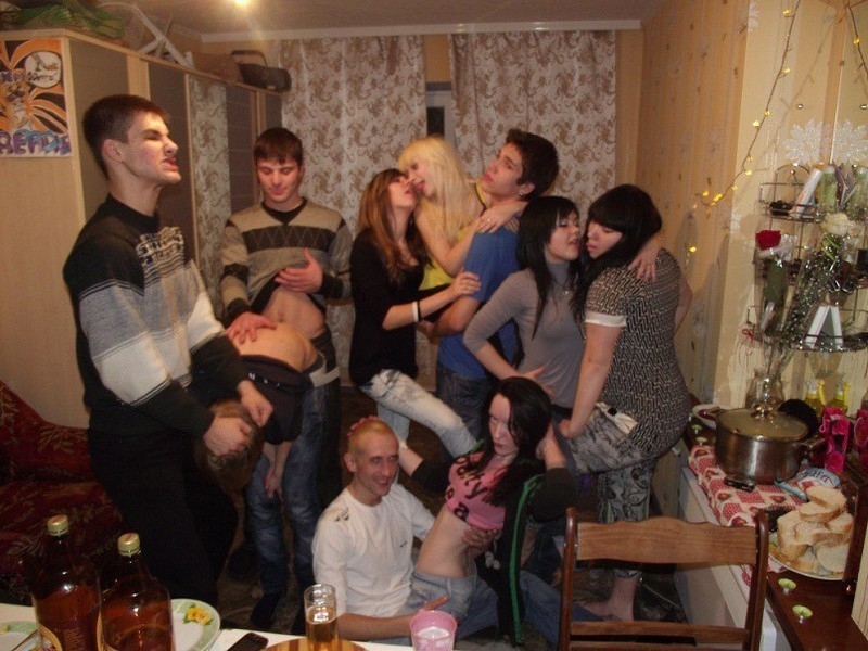 20-летние студенты-свингеры устроили потрахушки на вечеринке