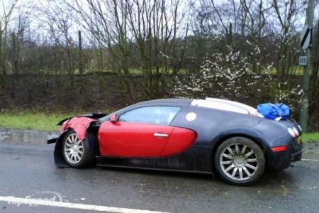   Bugatti Veyron (2 )