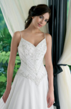 Свадебные платья по разумным ценам. Какие модели популярны сейчас среди невест?