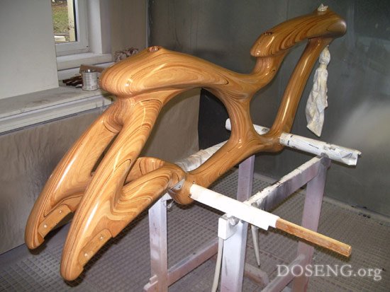 Единственный в мире двухместный велосипед из дерева (9 фото)