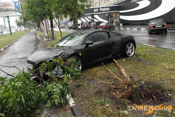 Житель Москвы разбил новейший суперкар Audi R8